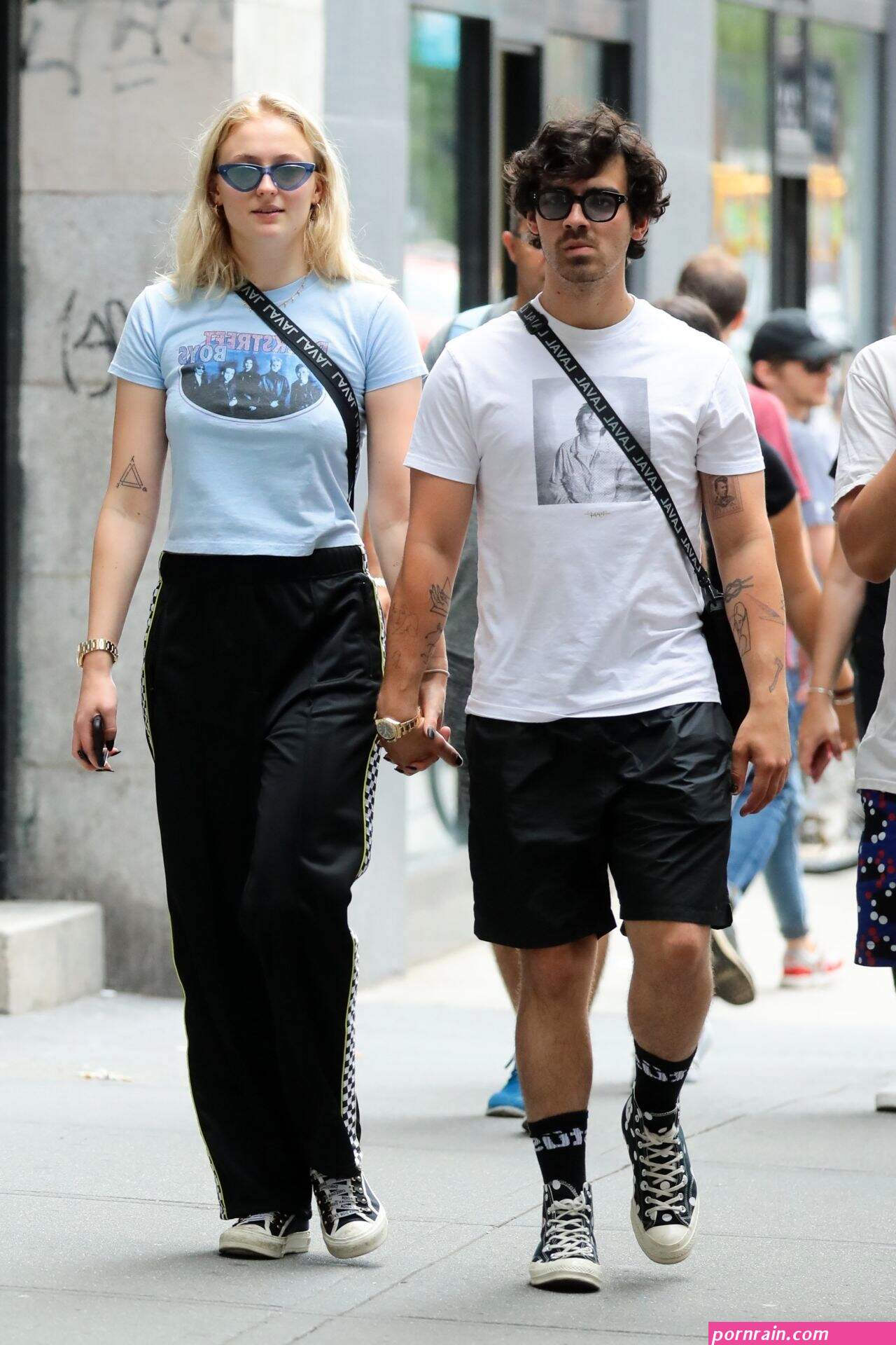 sophie turner joe jonas walk around by the hudson river in nyc
