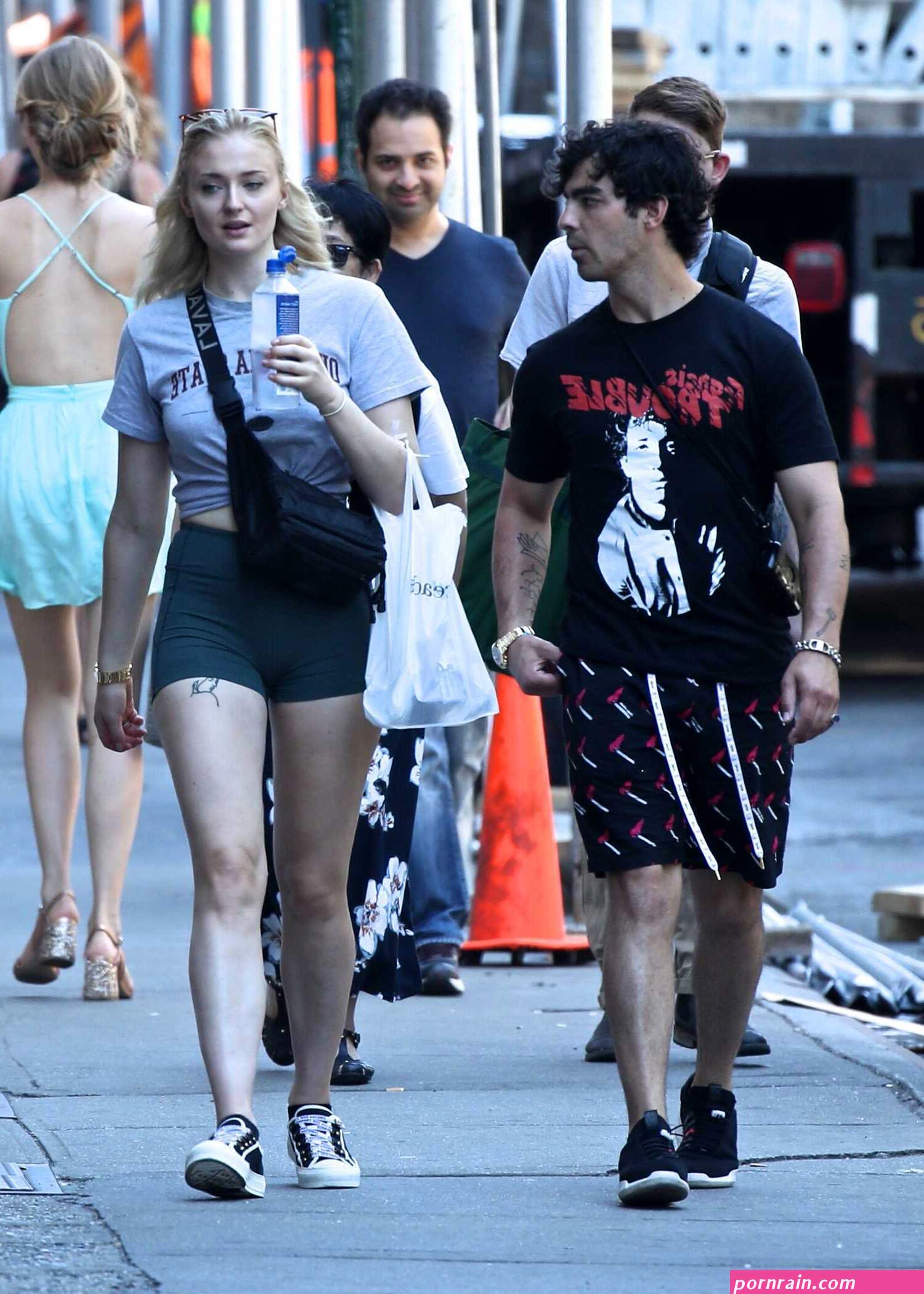 sophie turner joe jonas walk around by the hudson river in nyc