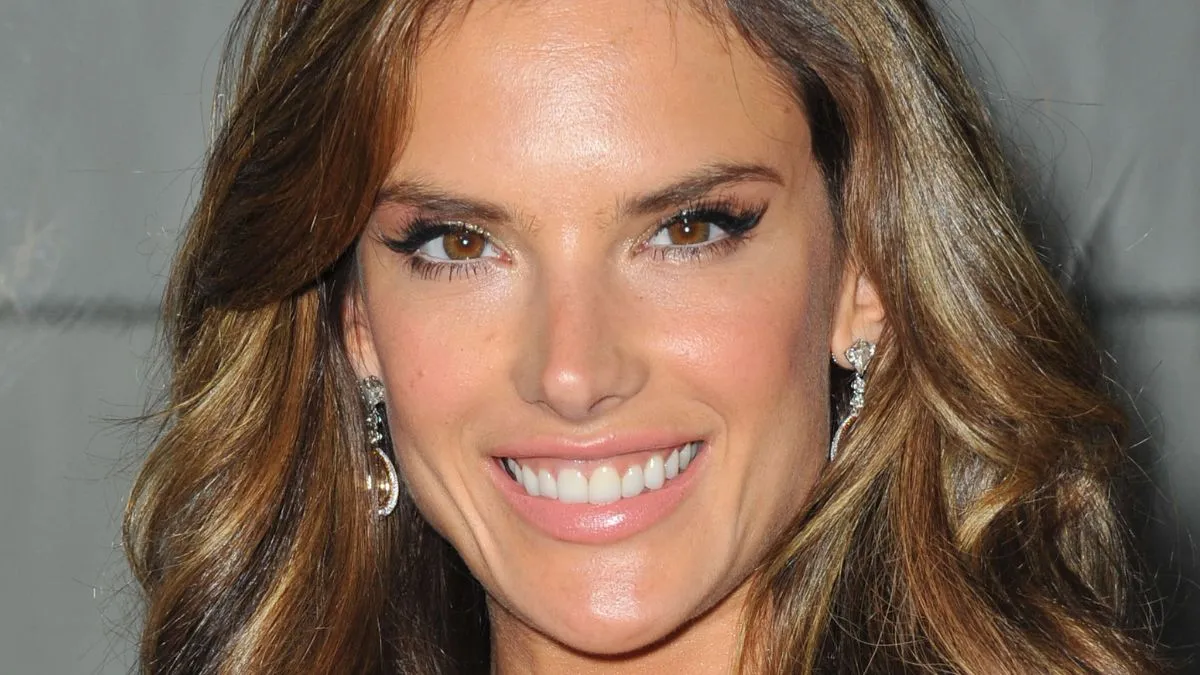 alessandra ambrosio enjoys her vacation in mexico