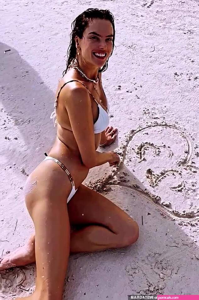 alessandra ambrosio enjoys her vacation in mexico