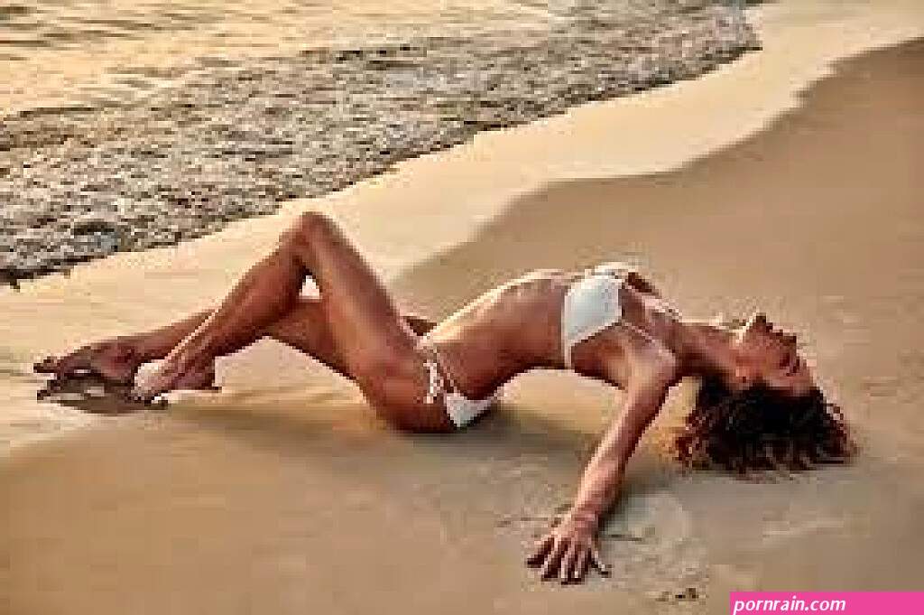 alessandra ambrosio enjoys her vacation in mexico