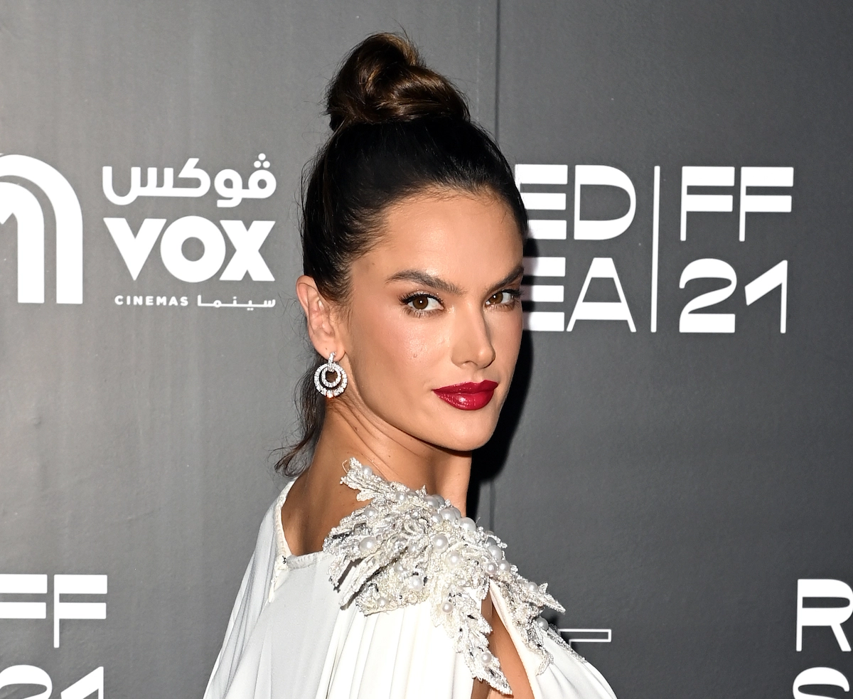 alessandra ambrosio enjoys her vacation in mexico