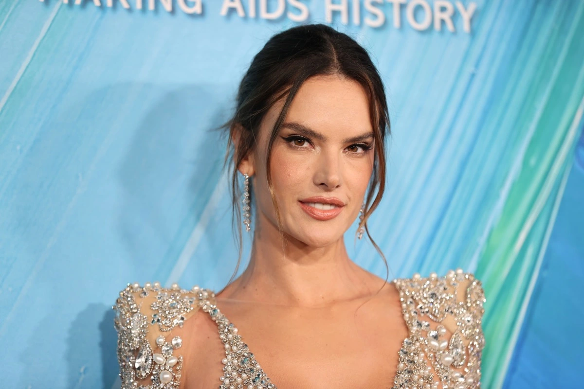alessandra ambrosio enjoys her vacation in mexico