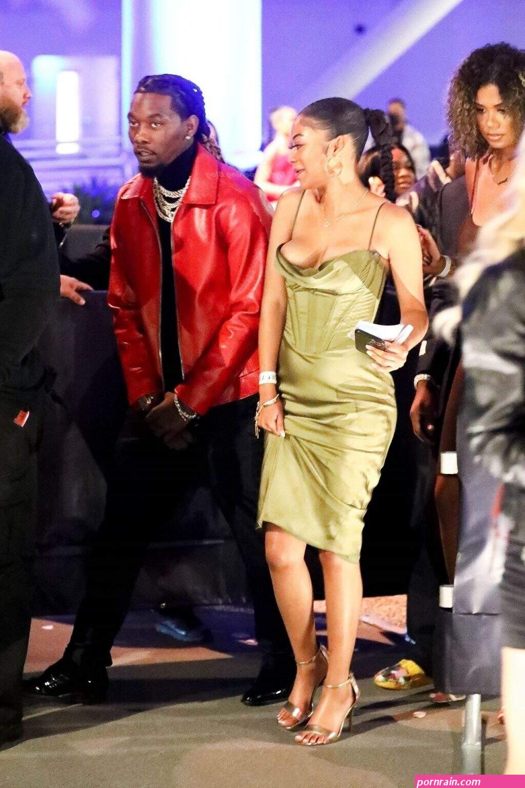 offset gets caught leaving drakes afterparty with a mystery woman