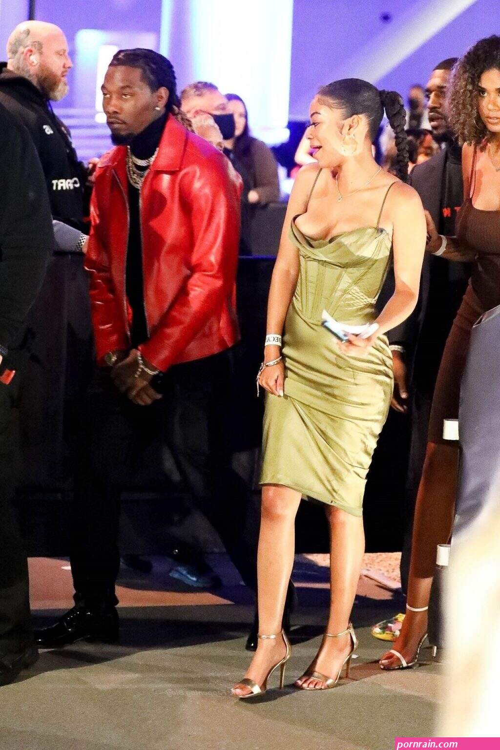 offset gets caught leaving drakes afterparty with a mystery woman