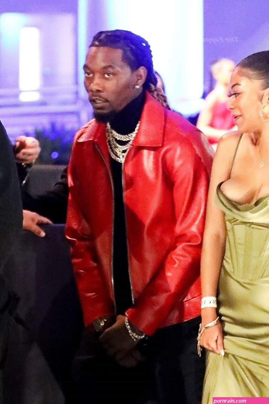 offset gets caught leaving drakes afterparty with a mystery woman