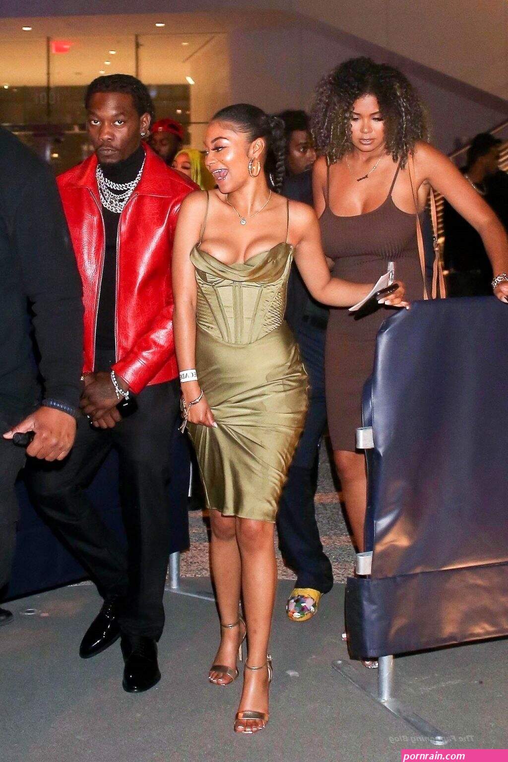 offset gets caught leaving drakes afterparty with a mystery woman