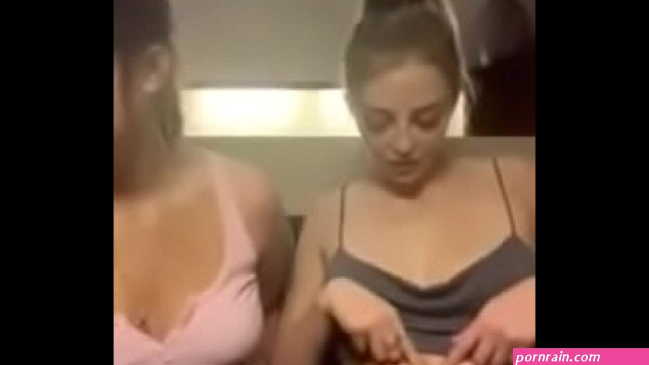 accidental-downblouse-girls