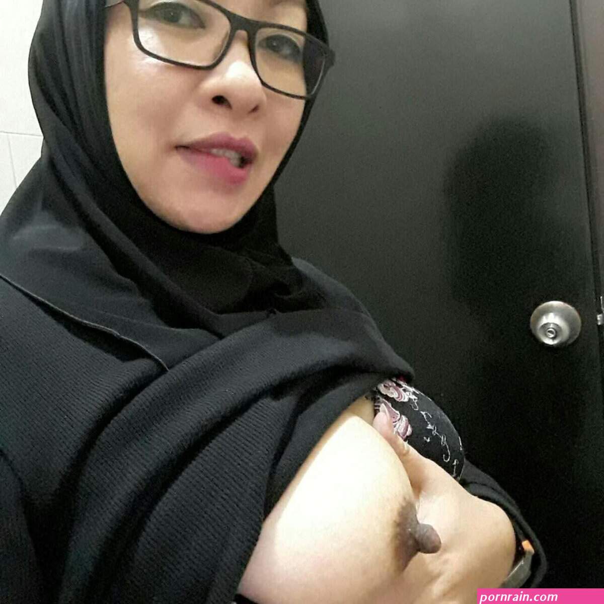 hijab bugil twitter