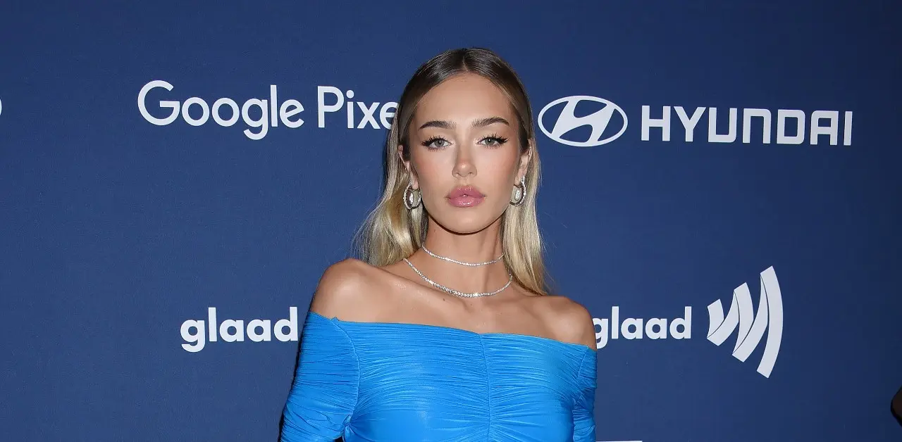 braless delilah amelia hamlin grab breakfast together