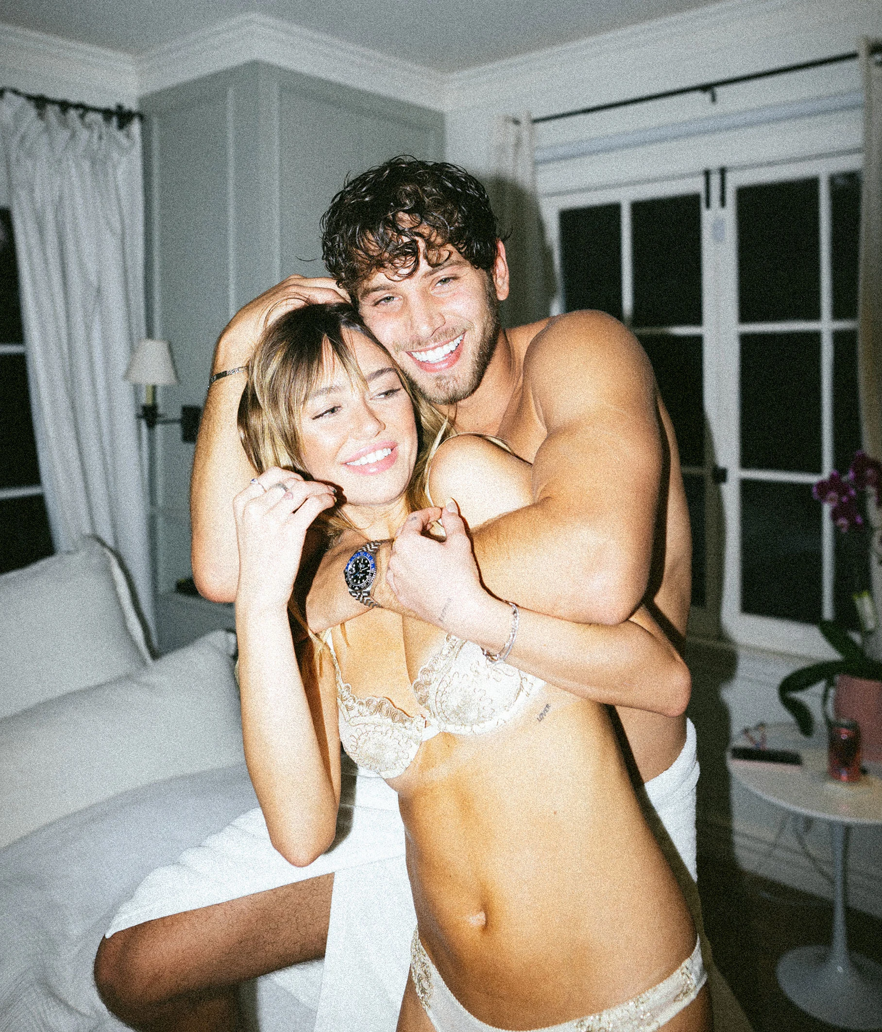 delilah belle hamlin looks sexy in lingerie