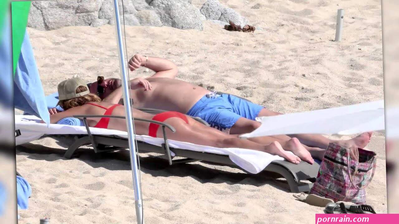 giada de laurentiis relaxes with shane farley on the beach in miami