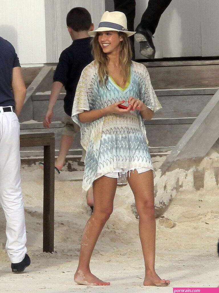 jessica alba soaks up the sun in miami with her husband cash warren
