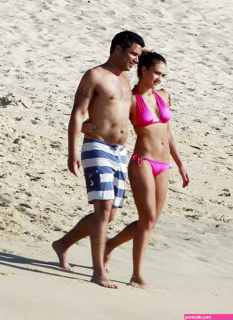 jessica alba soaks up the sun in miami with her husband cash warren