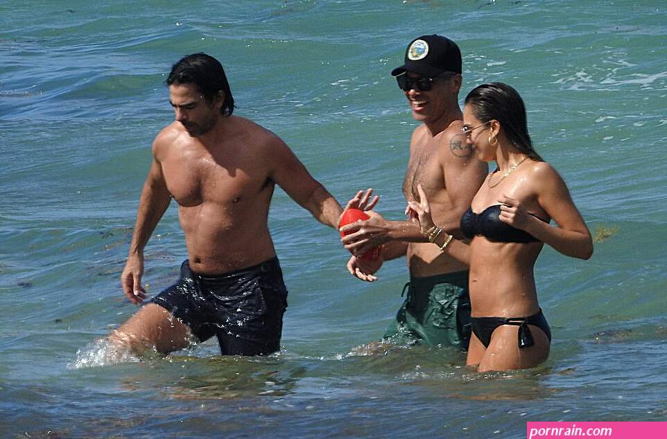 jessica alba soaks up the sun in miami with her husband cash warren