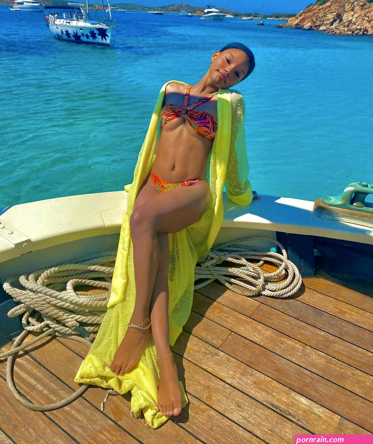 jessica alba soaks up the sun in miami with her husband cash warren