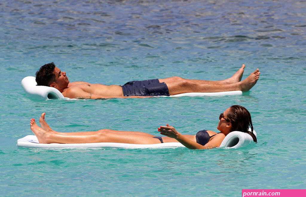 jessica alba soaks up the sun in miami with her husband cash warren