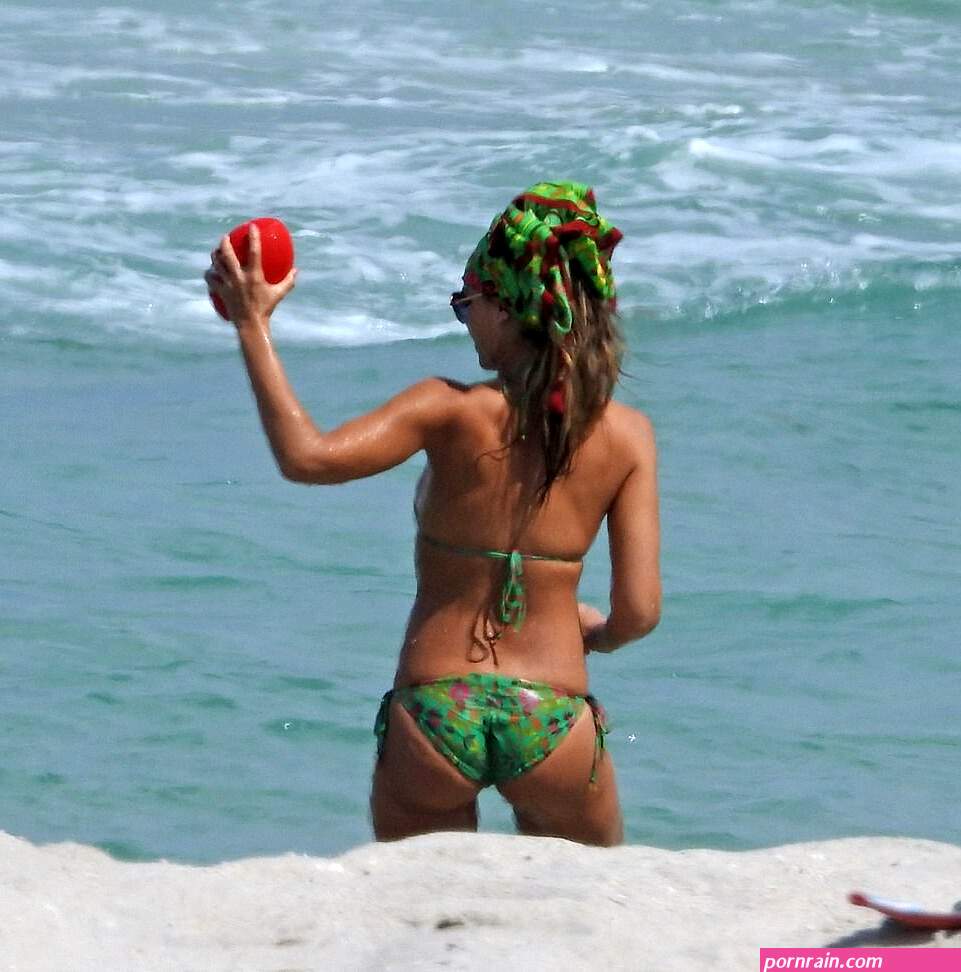 jessica alba soaks up the sun in miami with her husband cash warren