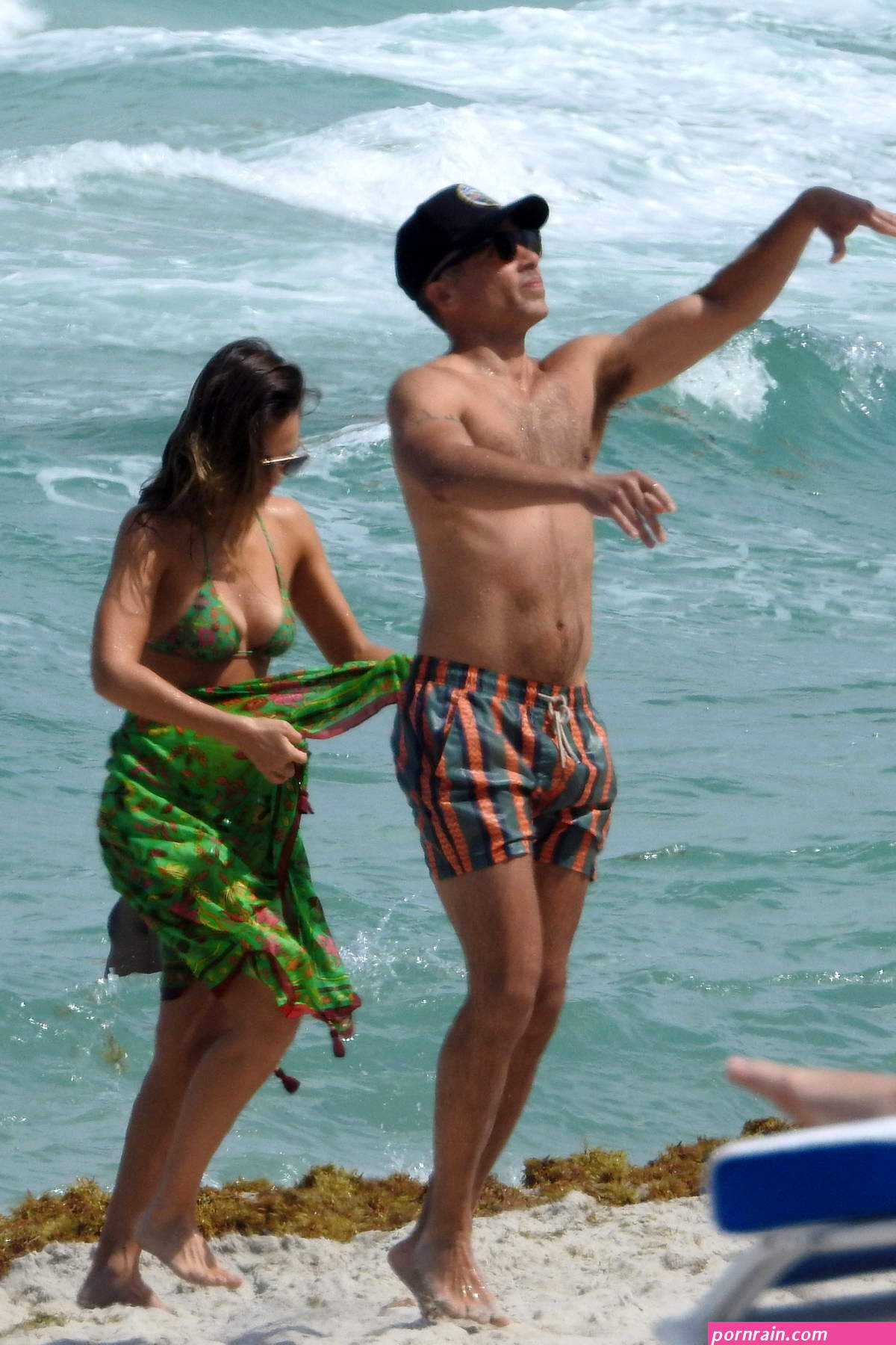 jessica alba soaks up the sun in miami with her husband cash warren