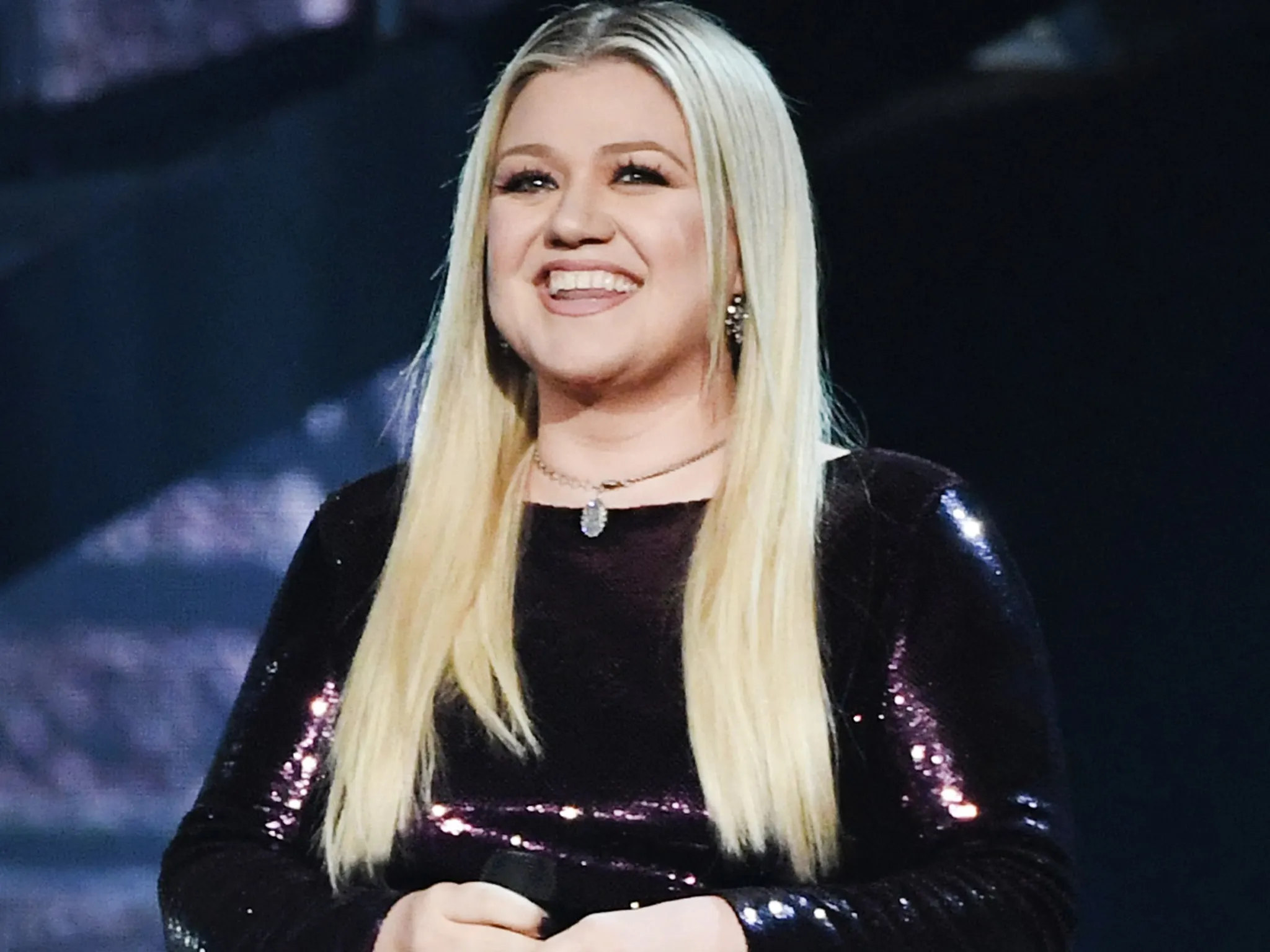 kelly clarkson tits