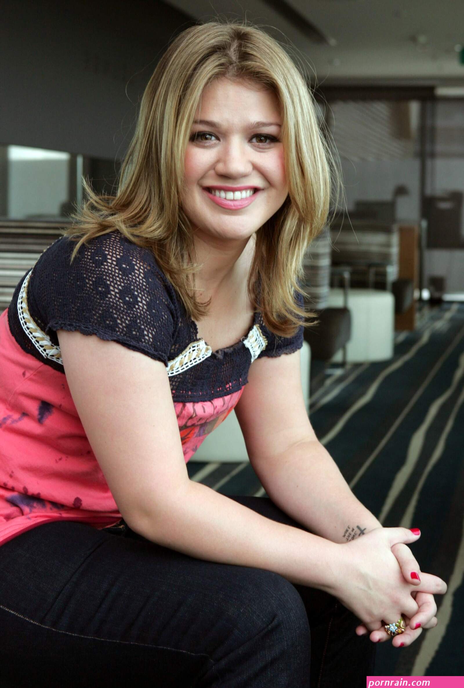 kelly clarkson tits