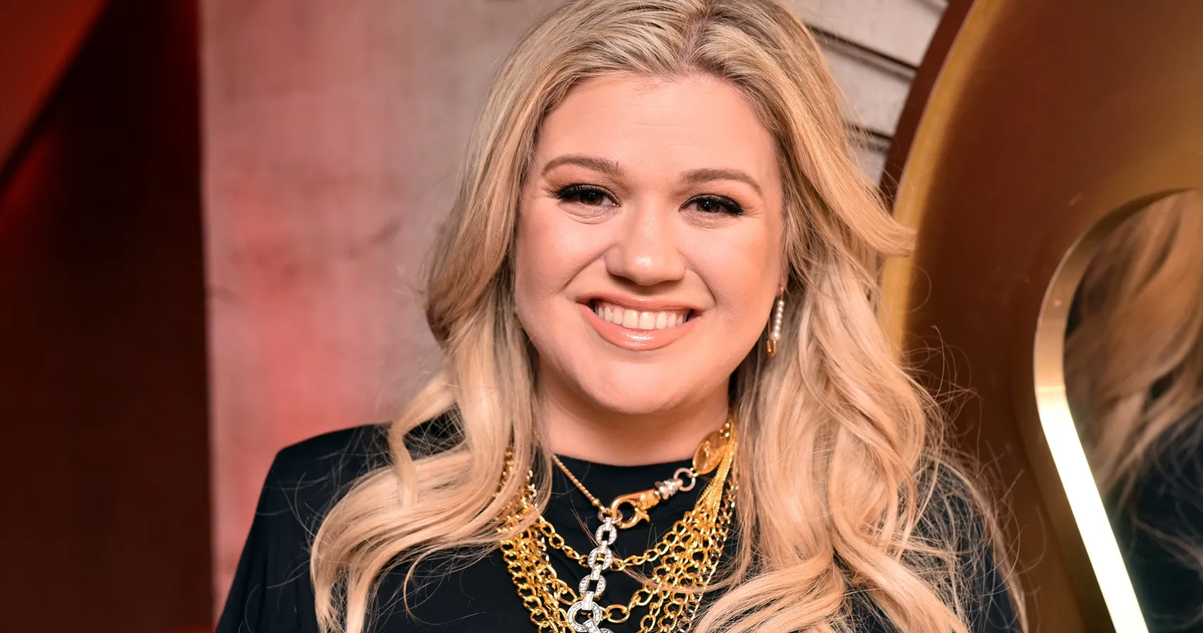 kelly clarkson tits