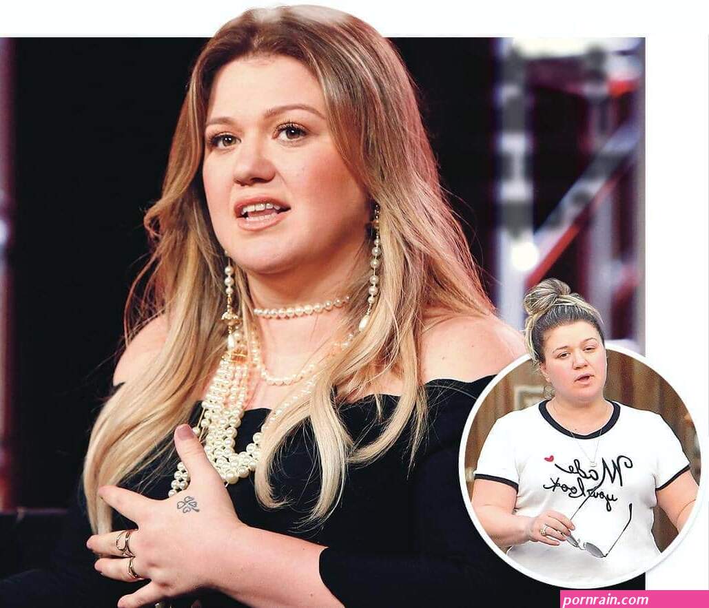 kelly clarkson tits
