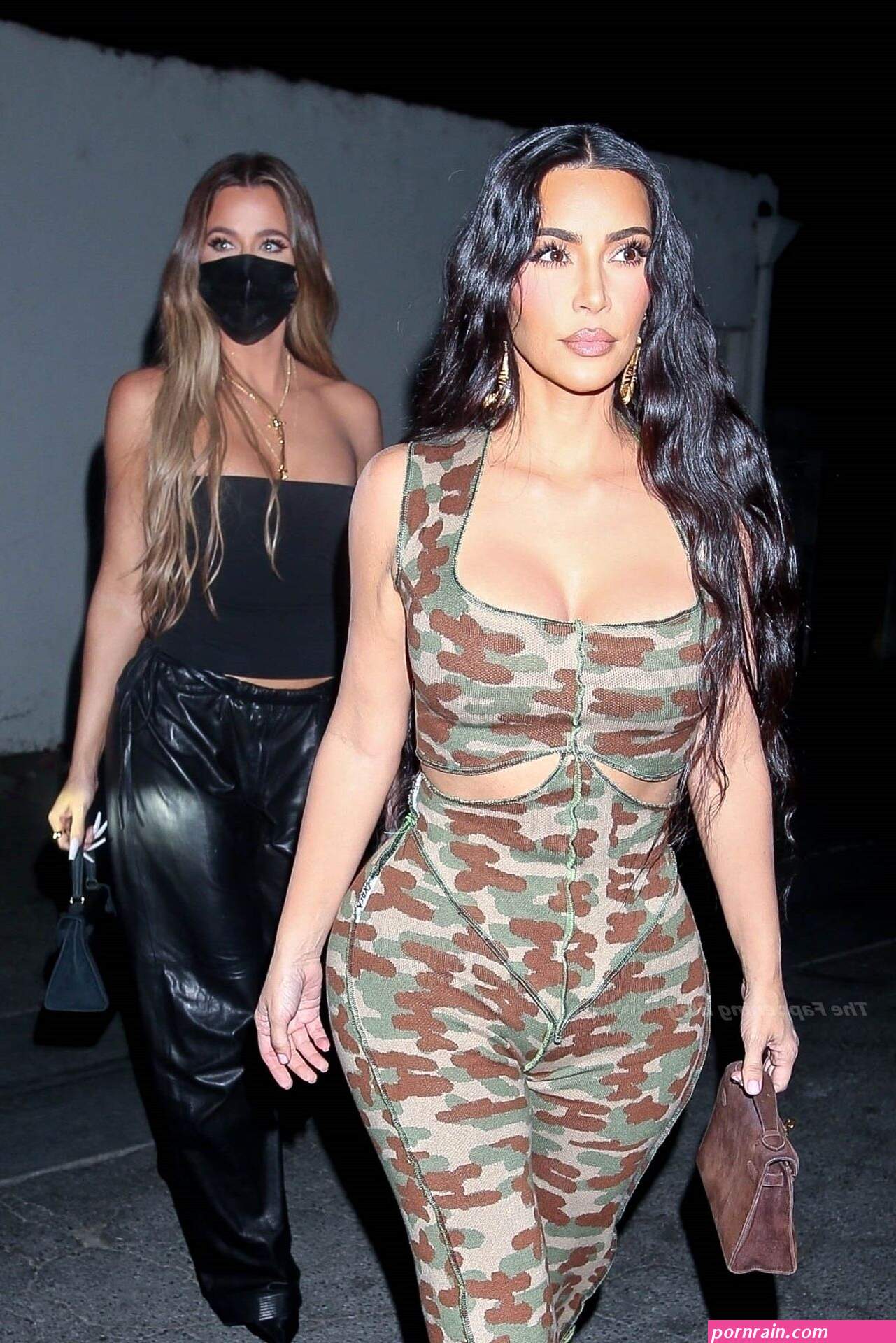 kim kardashian khloe kardashian had all eyes on them as they strutted into craigs