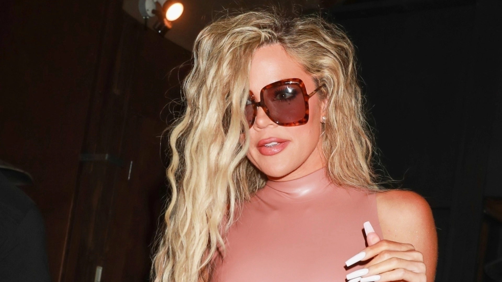 kim kardashian khloe kardashian had all eyes on them as they strutted into craigs