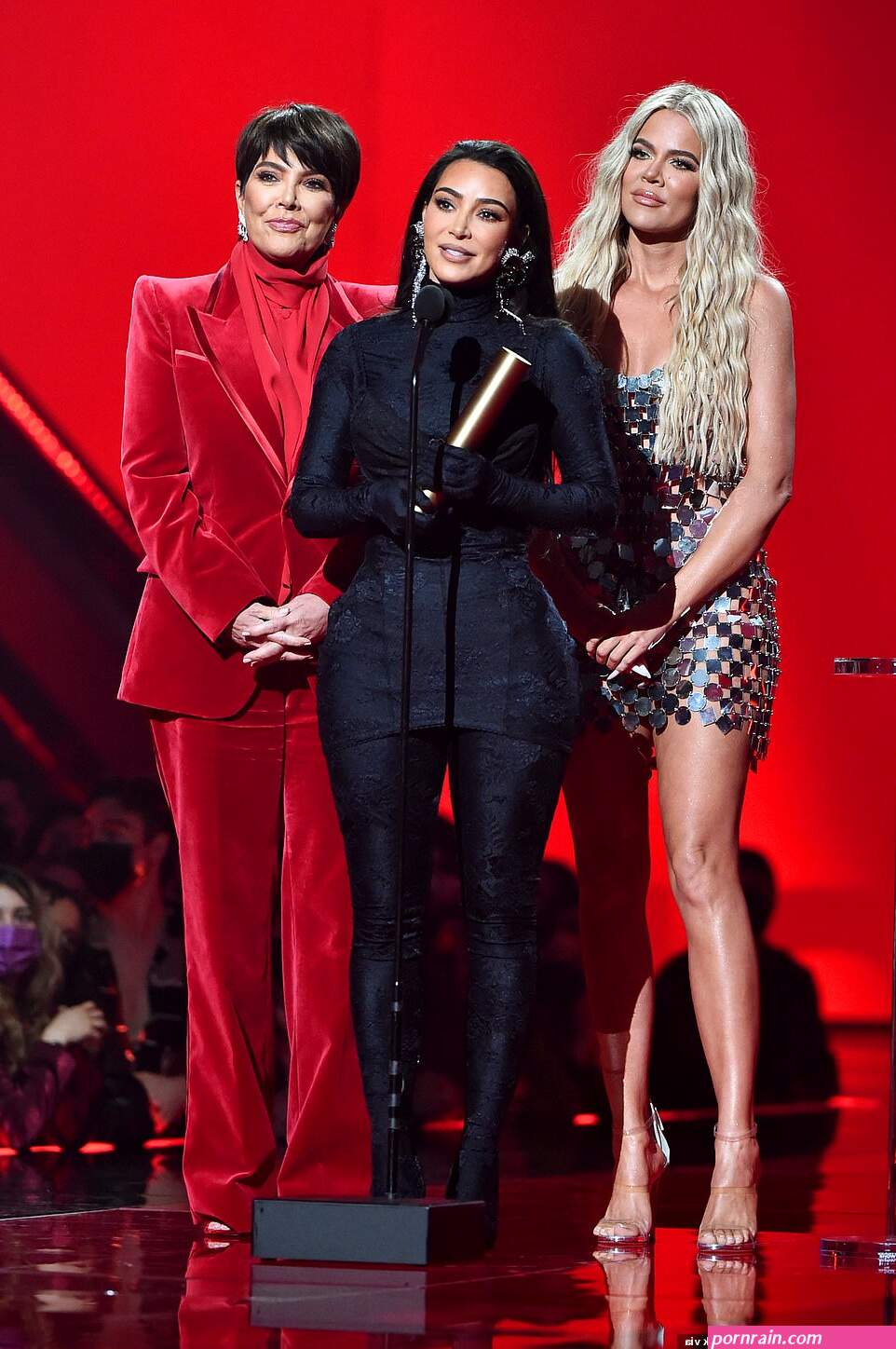 kim kardashian khloe kardashian had all eyes on them as they strutted into craigs