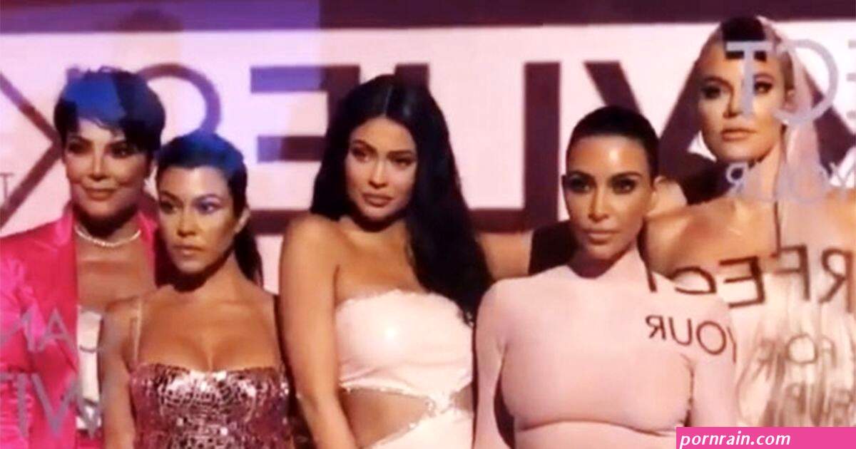 kim kardashian khloe kardashian had all eyes on them as they strutted into craigs