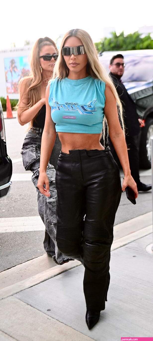 kim kardashian khloe kardashian had all eyes on them as they strutted into craigs