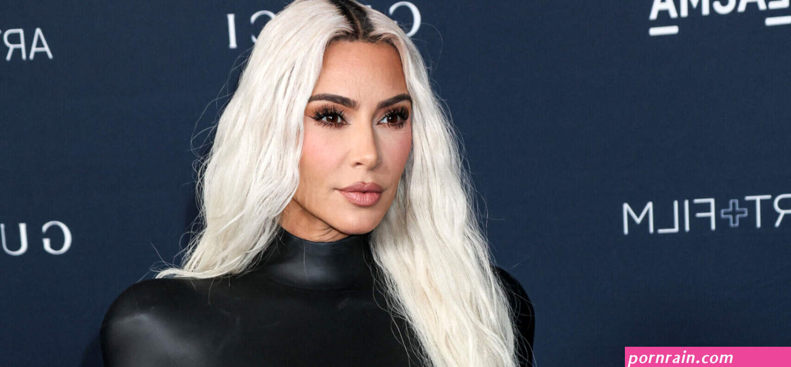 kim kardashian khloe kardashian had all eyes on them as they strutted into craigs