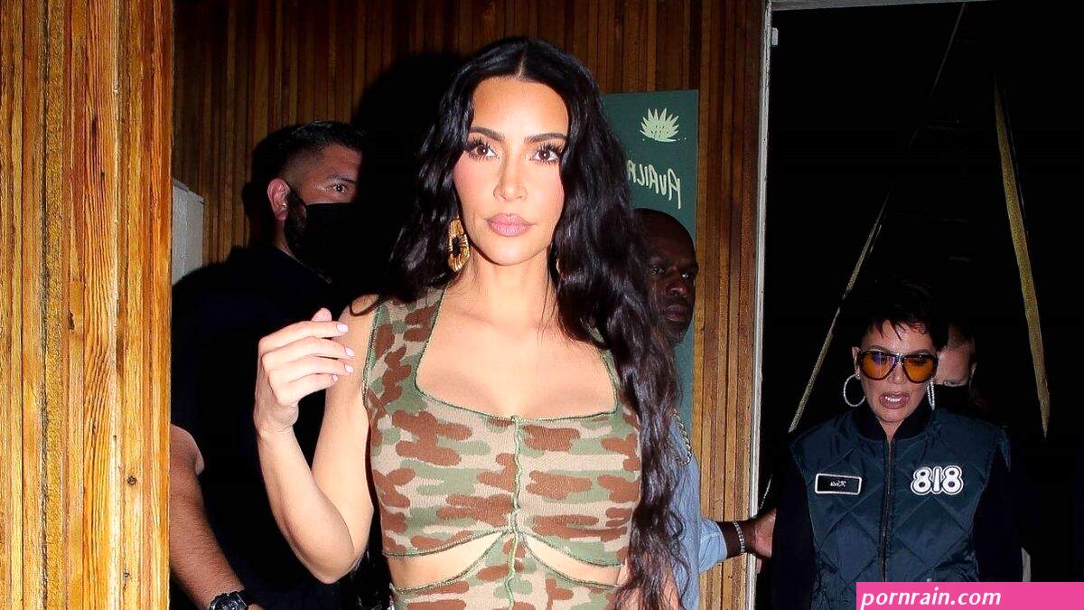 kim kardashian khloe kardashian had all eyes on them as they strutted into craigs