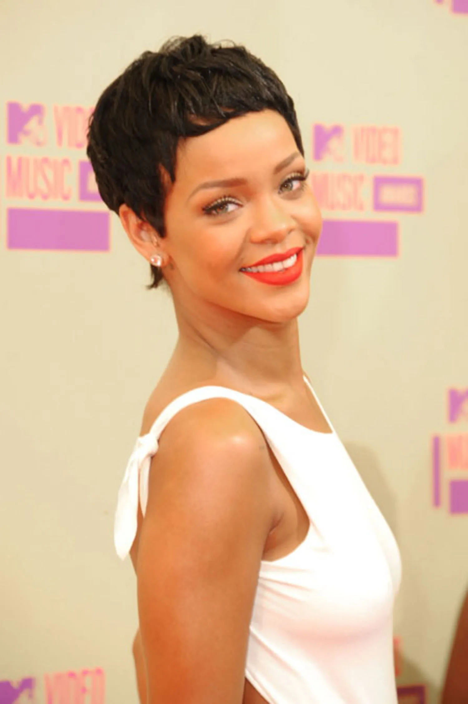 leggy rihanna brings her nostalgic style to dinner as she rocks a bold pixie cut