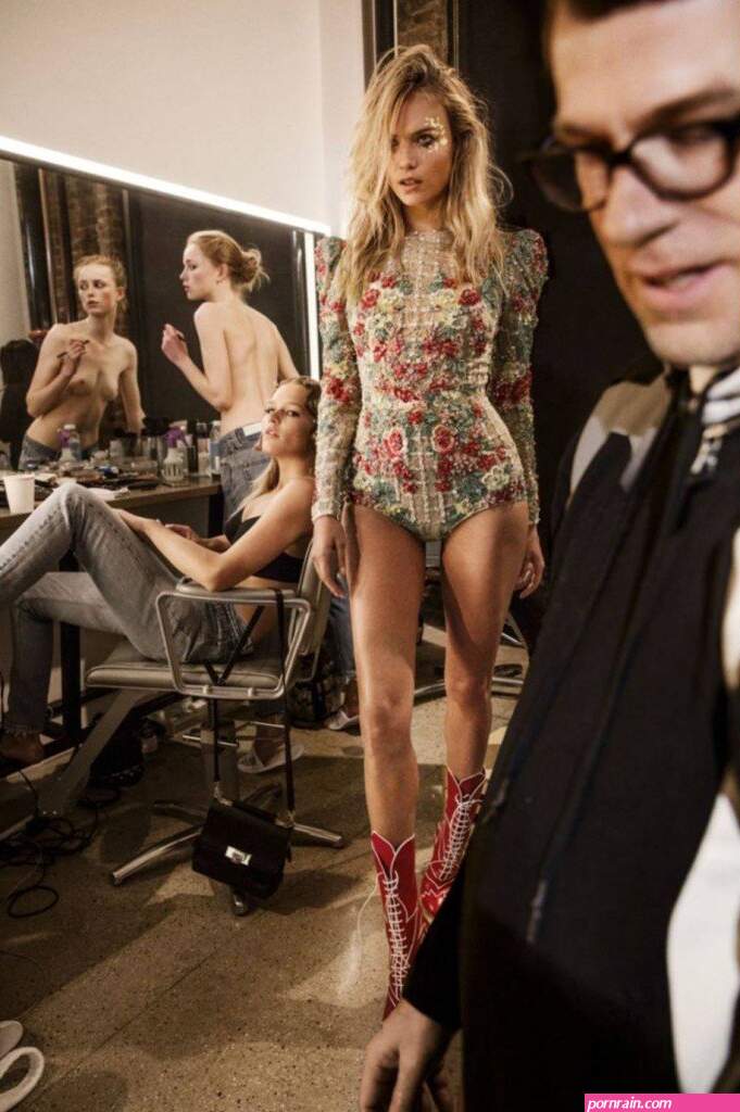 natasha poly nude sexy