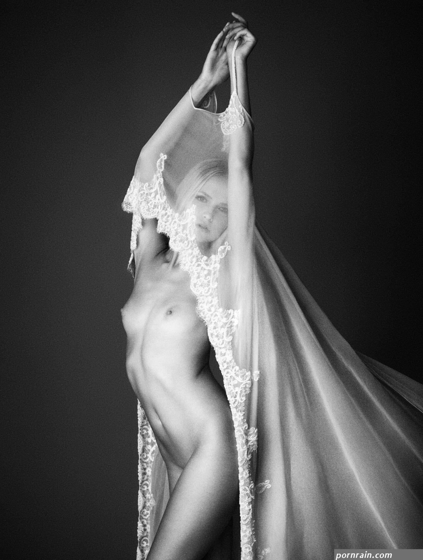 natasha poly nude sexy