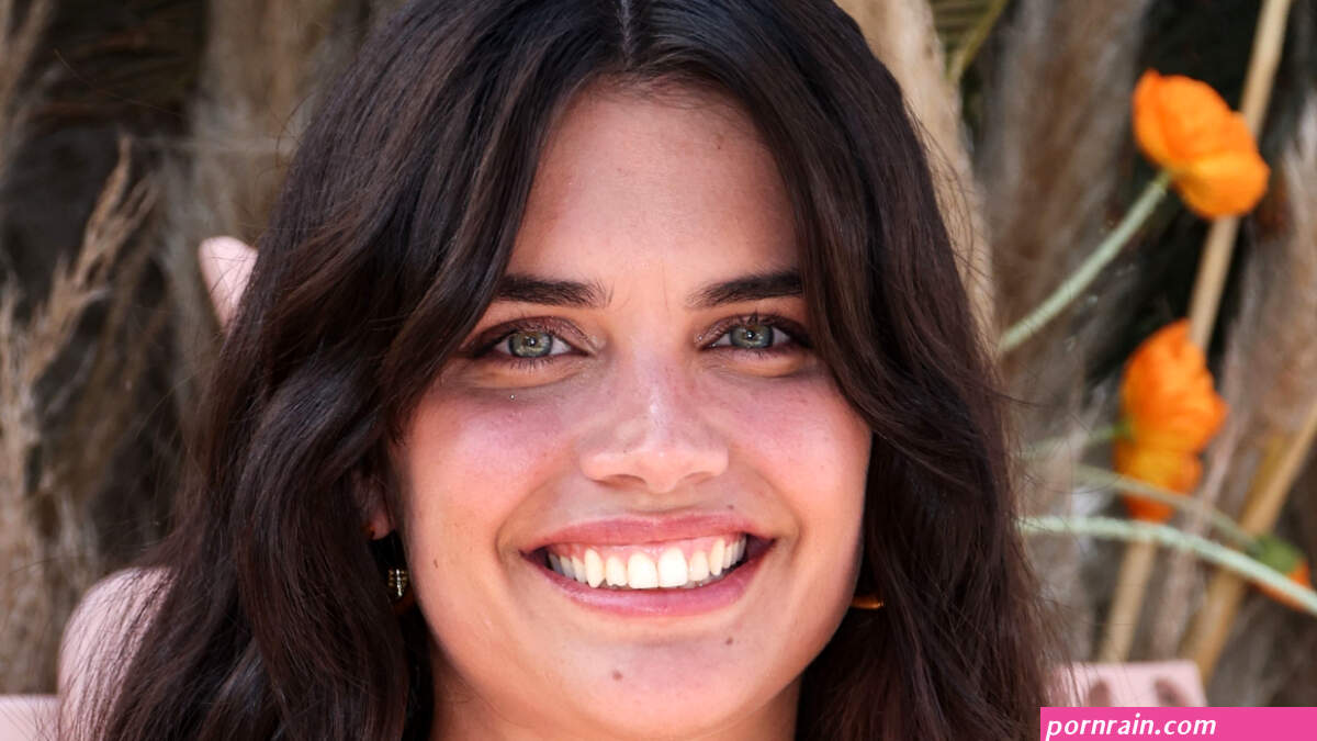 sara sampaio shows off her toned physique attending a pilates class