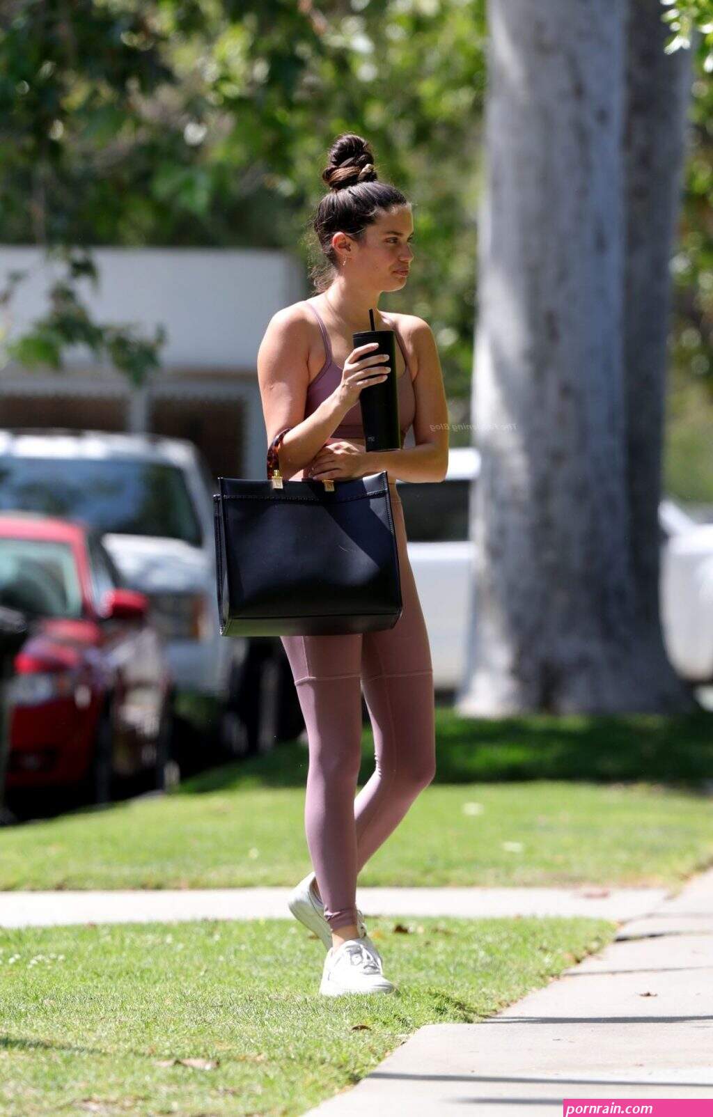 sara sampaio shows off her toned physique attending a pilates class