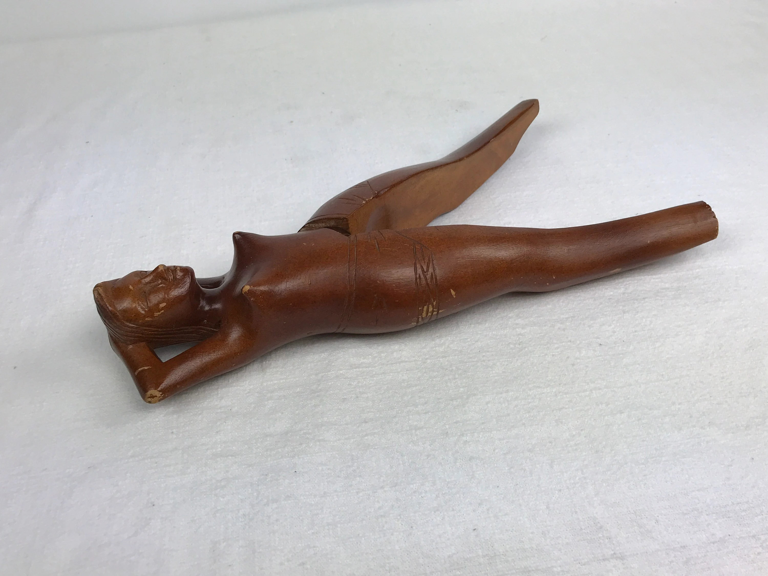 nude nut crack