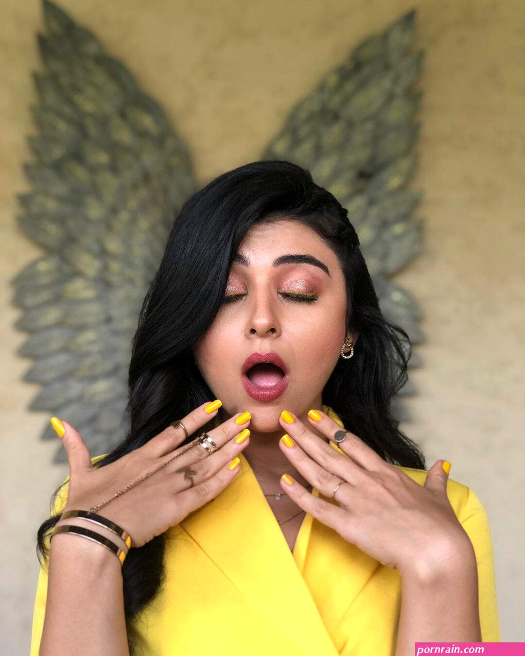 yector pragthi nude boob image