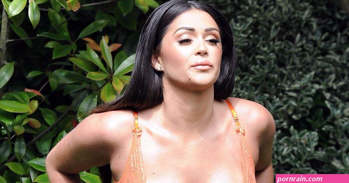 casey batchelor areola peek