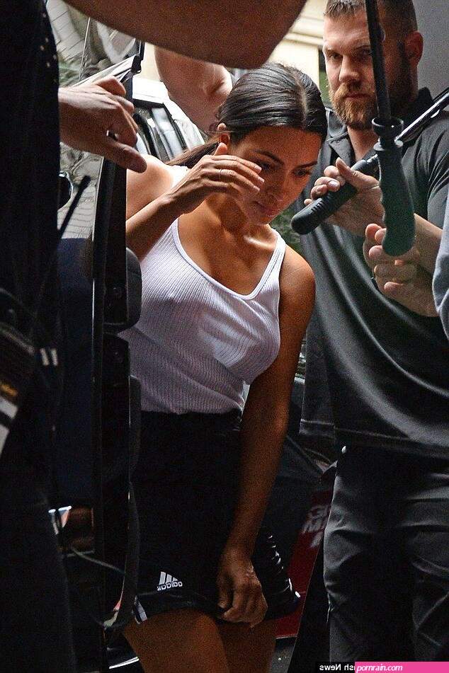 kim kardashian without bra