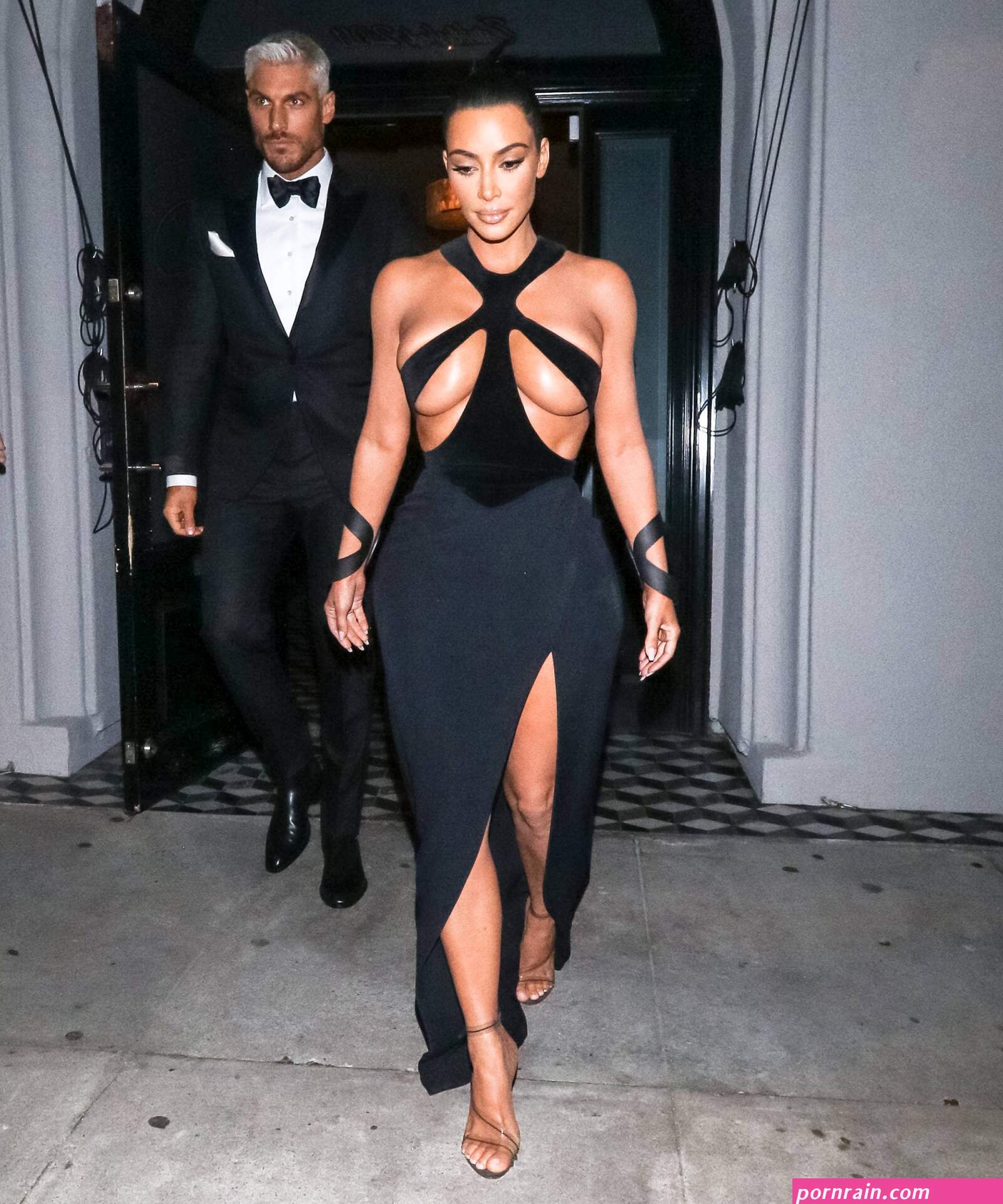 kim kardashian without bra
