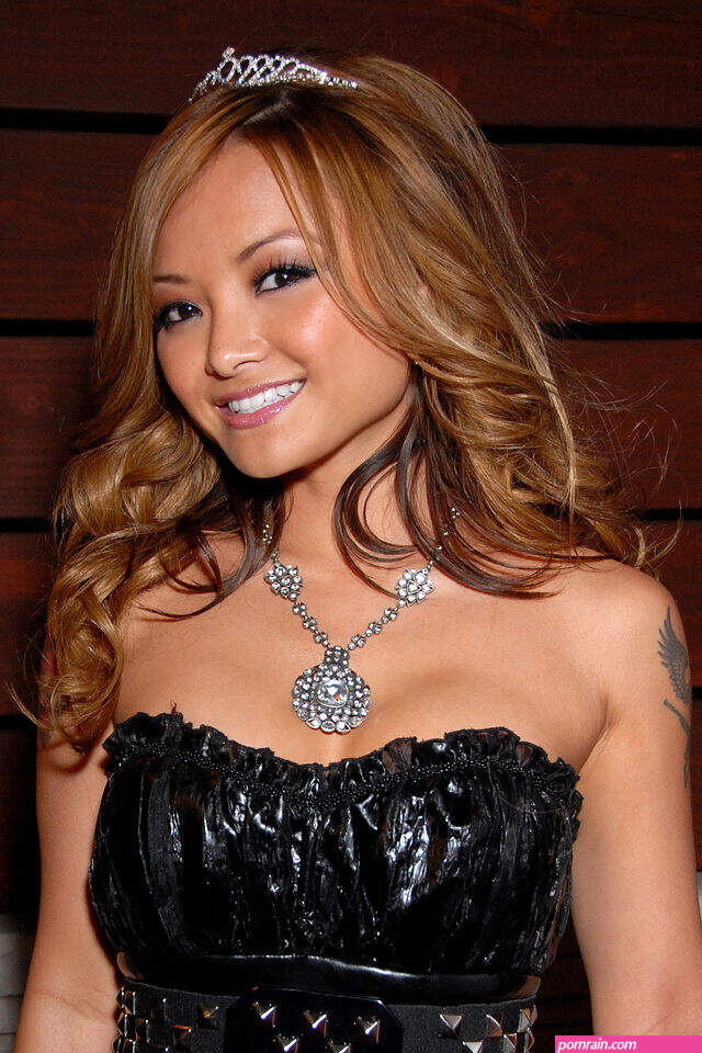 tila tequila topless