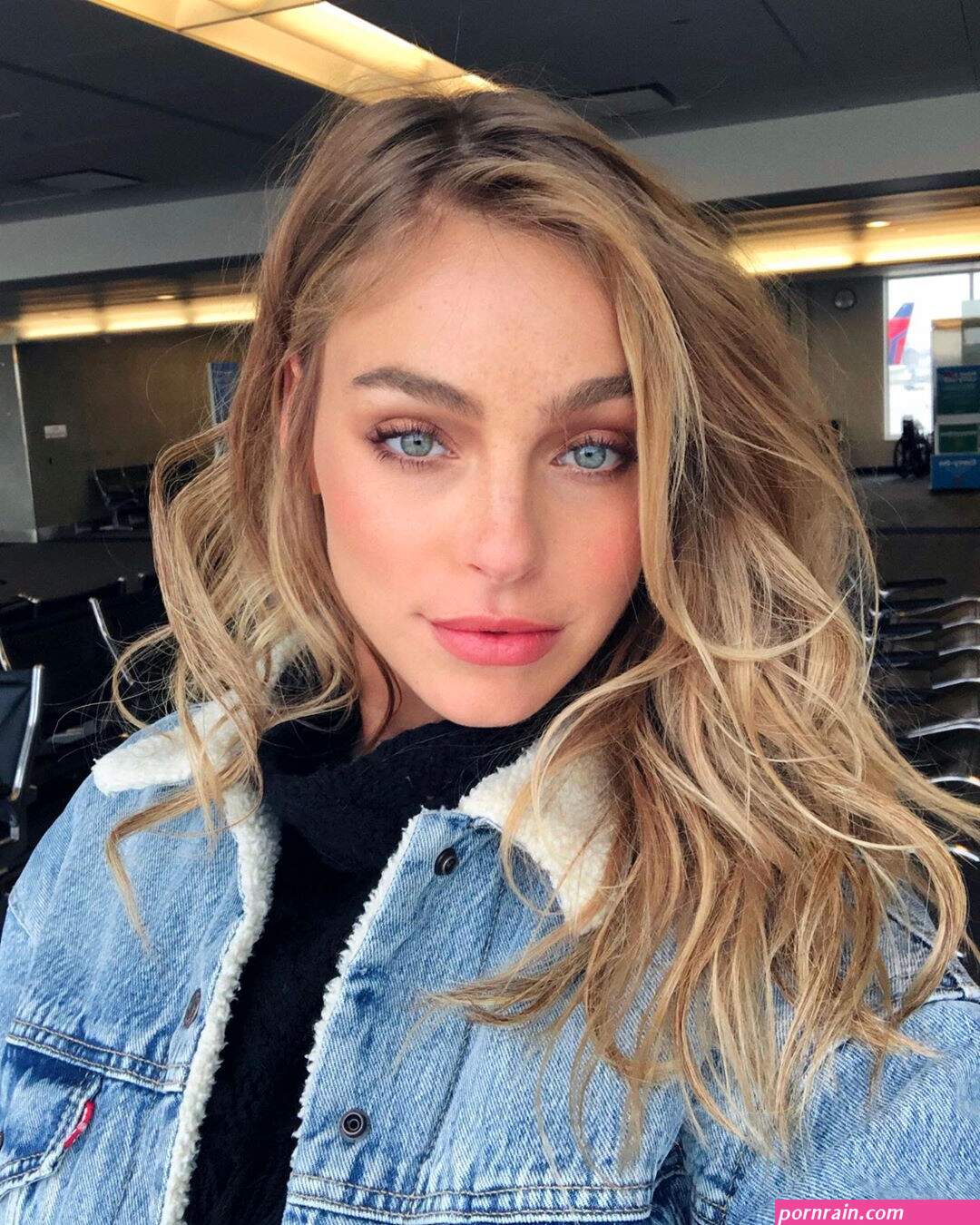 elizabeth turner sexy topless
