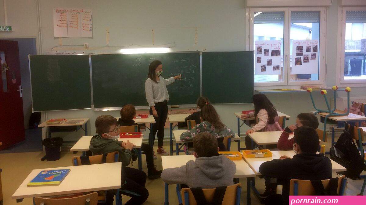 deux petit fille nue avec le prof dan clas