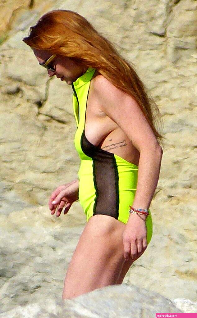 lindsey lohan boobs