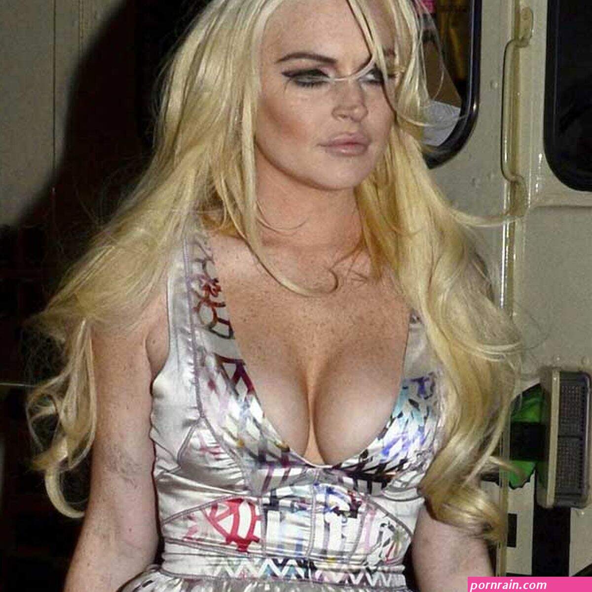 lindsey lohan boobs