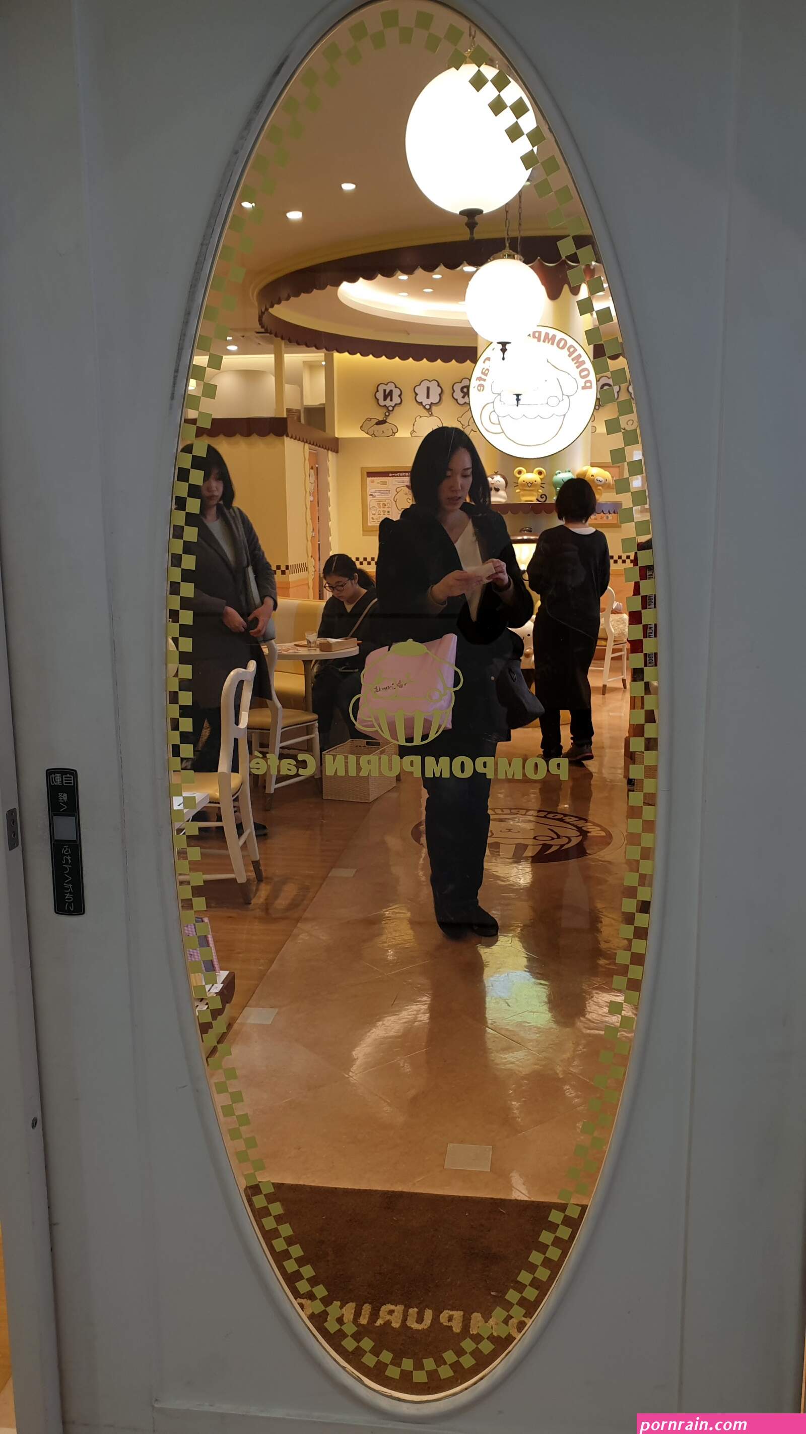 chubby girl cafe tokyo